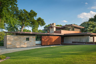 Inspiration for a mid-century modern exterior home remodel in Dallas