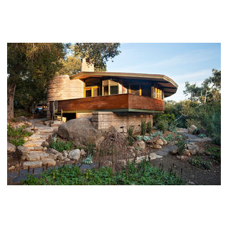 Back yard - Modern - House Exterior - Santa Barbara - by Projects ...