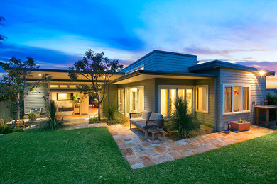 Design ideas for a contemporary house exterior in Sydney.