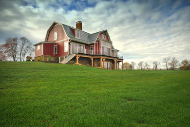 Inspiration for a farmhouse exterior home remodel in Columbus