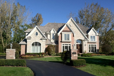 Elegant exterior home photo in Chicago