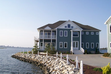Cette photo montre une façade de maison bord de mer.