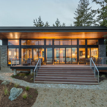 Beach Drive Waterfront Studio. Camano Island WA
