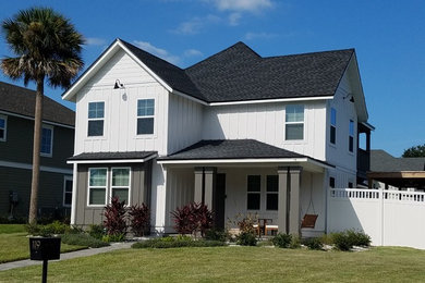 Exemple d'une façade de maison bord de mer.