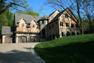 This is an example of a traditional house exterior in Nashville.