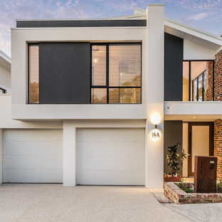 Cette photo montre une façade de maison multicolore tendance à un étage avec un revêtement mixte.