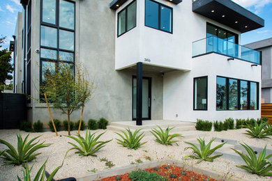 Diseño de fachada de casa minimalista grande de tres plantas con tejado plano