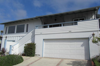 Example of an exterior home design in Orange County