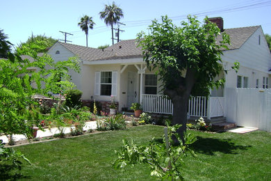 Elegant exterior home photo in Los Angeles