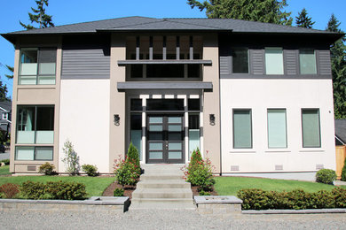 Ejemplo de fachada de casa blanca moderna de tamaño medio de dos plantas