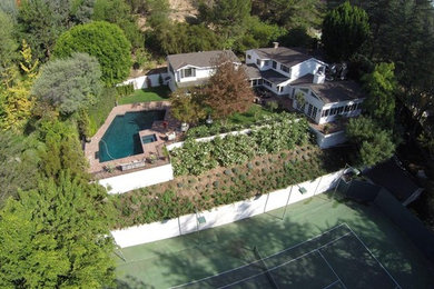 ロサンゼルスにあるカントリー風のおしゃれな家の外観の写真