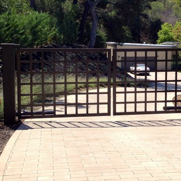 Bi-parting swing gate