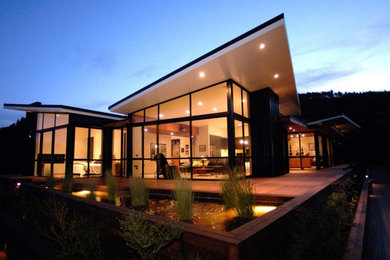 Photo of a contemporary house exterior in Wellington.