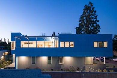 Example of a mid-sized minimalist blue two-story concrete fiberboard flat roof design in Los Angeles