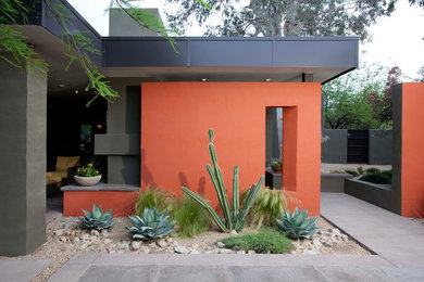 Einstöckiges Modernes Haus mit oranger Fassadenfarbe in Phoenix
