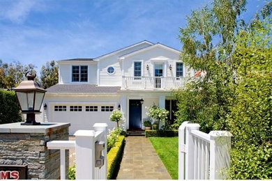 ロサンゼルスにあるトラディショナルスタイルのおしゃれな家の外観の写真