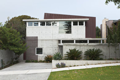 Diseño de fachada de casa minimalista grande de dos plantas con revestimiento de hormigón, tejado plano y tejado de varios materiales