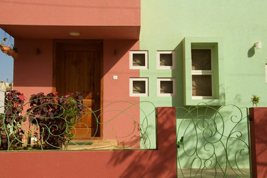 プネーにあるコンテンポラリースタイルのおしゃれな家の外観の写真