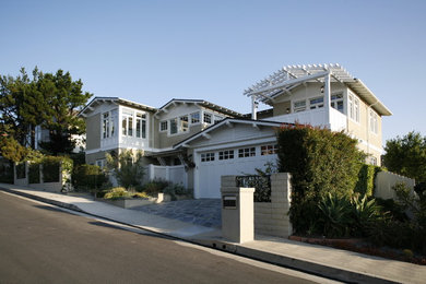 Example of a classic exterior home design in Los Angeles