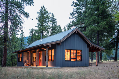 Photo of a gey rustic bungalow detached house in Other with metal cladding, a pitched roof and a metal roof.