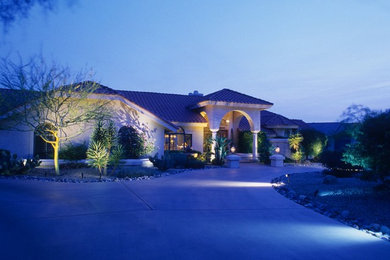 フェニックスにあるトラディショナルスタイルのおしゃれな家の外観の写真
