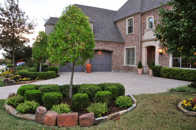 Inspiration for a contemporary house exterior in Dallas.