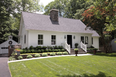 Example of a classic white one-story exterior home design in New York