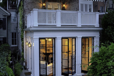 Стильный дизайн: двухэтажный, кирпичный дом в классическом стиле - последний тренд