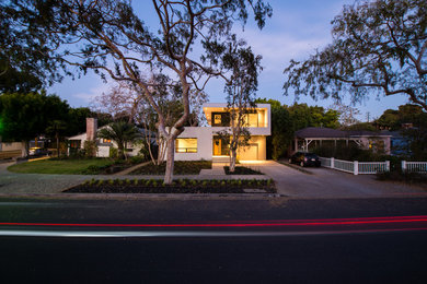 Medium sized and white modern two floor detached house in Los Angeles with wood cladding.