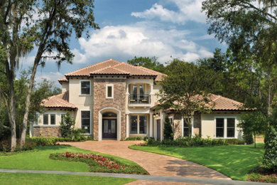 Exterior home photo in Tampa