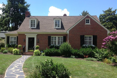 This is an example of a medium sized traditional house exterior in Richmond.