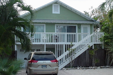 Coastal exterior home idea in Tampa