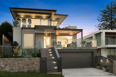 Modernes Haus mit grauer Fassadenfarbe in Sydney