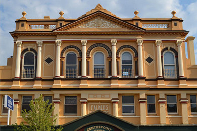 シドニーにあるヴィクトリアン調のおしゃれな家の外観の写真