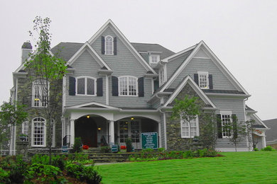 アトランタにある高級な中くらいなシャビーシック調のおしゃれな家の外観の写真