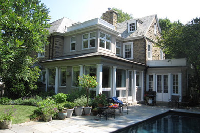 フィラデルフィアにあるトラディショナルスタイルのおしゃれな家の外観の写真