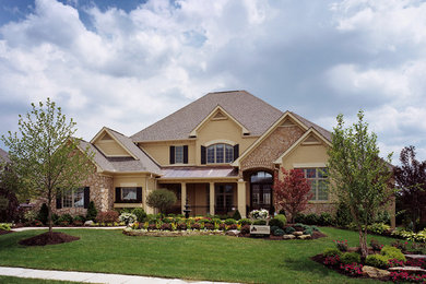 Example of an exterior home design in Cincinnati