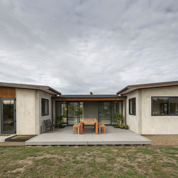 Clutha River Concrete House