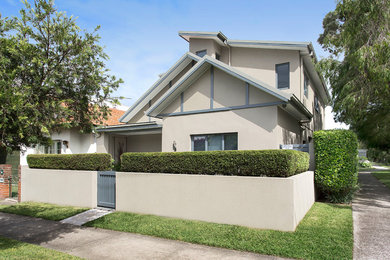 Mittelgroßes, Zweistöckiges Modernes Einfamilienhaus in Sydney