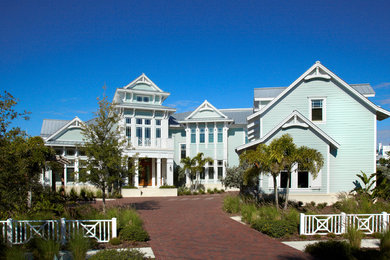 Example of an island style blue exterior home design in Tampa