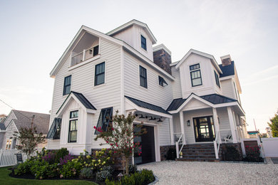 Maritimes Einfamilienhaus mit weißer Fassadenfarbe in Philadelphia