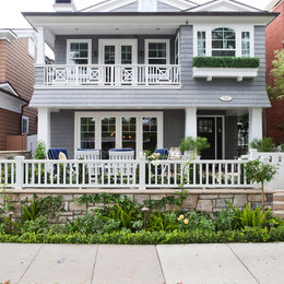 https://www.houzz.com/photos/coastal-luxe-beach-style-exterior-orange-county-phvw-vp~28788937