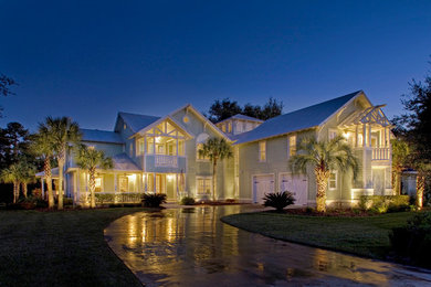 Example of a beach style exterior home design in Jacksonville