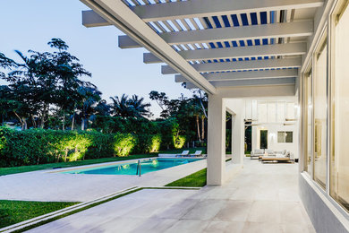 Inspiration for a contemporary exterior home remodel in Miami