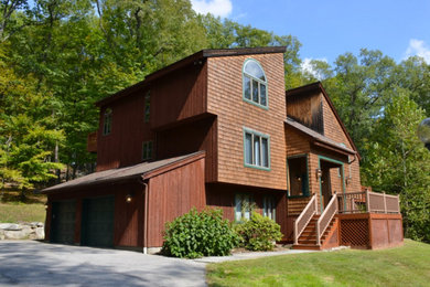 Mid-sized mountain style brown two-story wood house exterior photo in New York