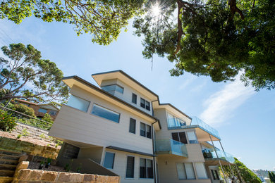 Aménagement d'une façade de maison contemporaine.