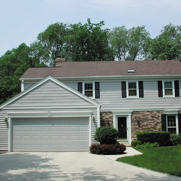 Colonial Style Home - Northbrook, IL in Vinyl Siding