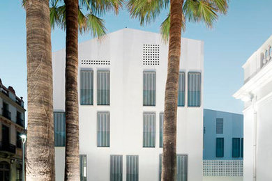 バルセロナにあるコンテンポラリースタイルのおしゃれな家の外観の写真