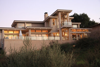 Photo of a contemporary house exterior in Los Angeles.