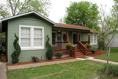 Example of a large trendy green one-story vinyl exterior home design in Kansas City with a clipped gable roof